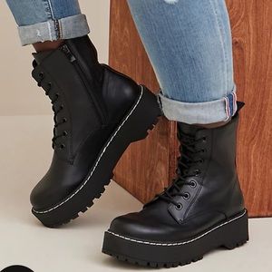 NWT Sz 11 LACE-UP COMBAT BOOT - BLACK (WW) WIDE WIDTH CHUNKY PLATFORM